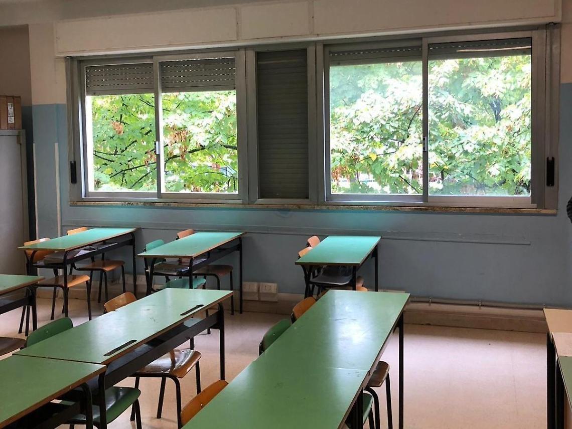 Finestre cadute alla Da Vinci, intervento flash della scuola: è tutto in regola