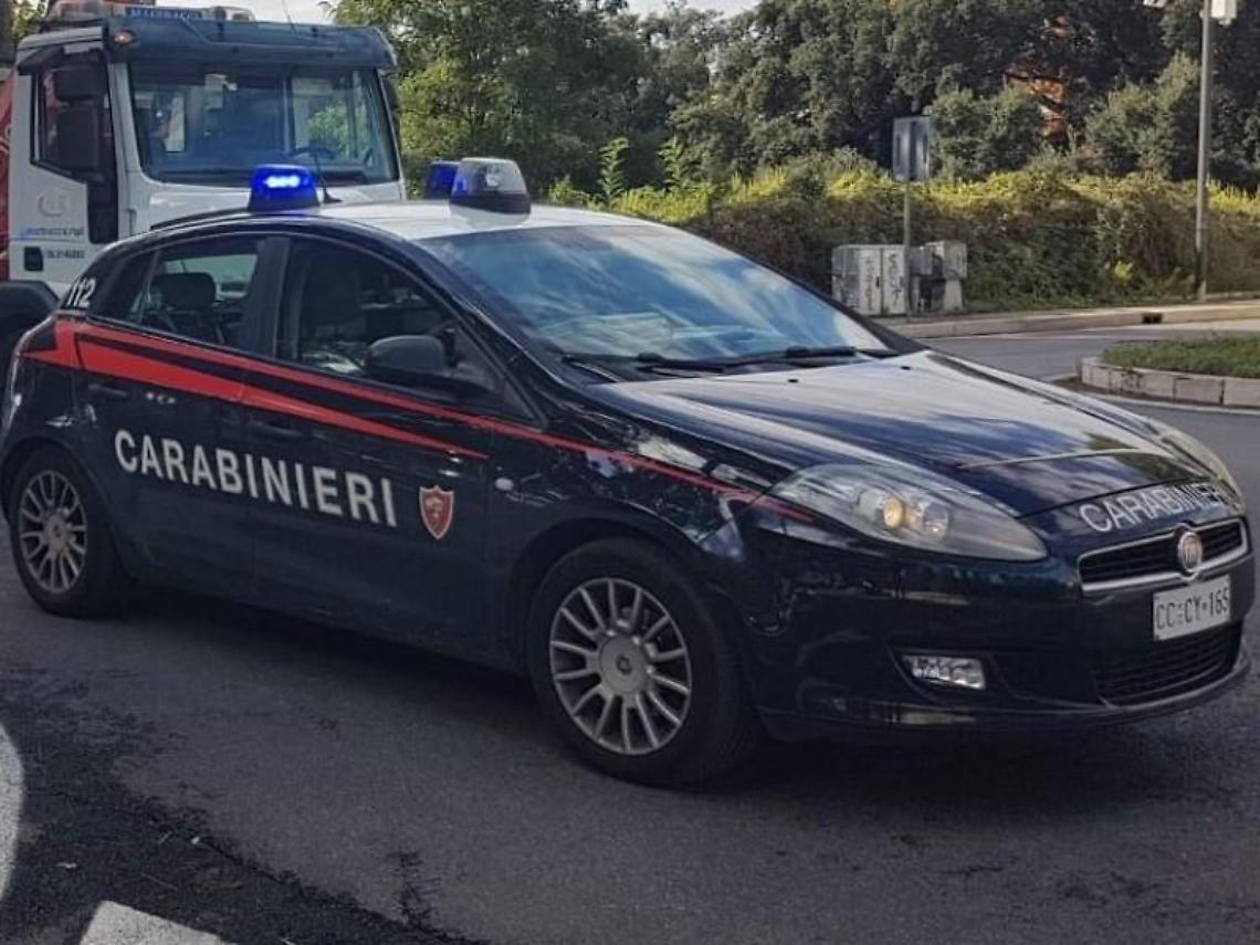 Pomezia, va dai carabinieri e denuncia: &laquo;Mi hanno rapinato del rolex&raquo;