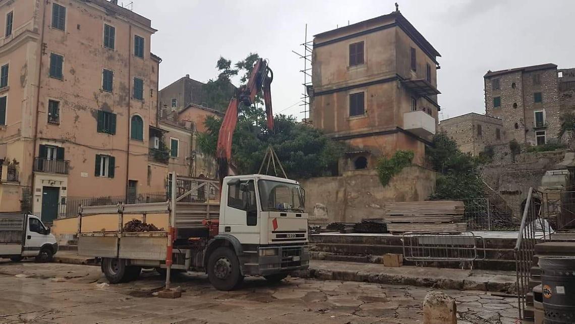 Terracina, al via la demolizione per il recupero del teatro romano