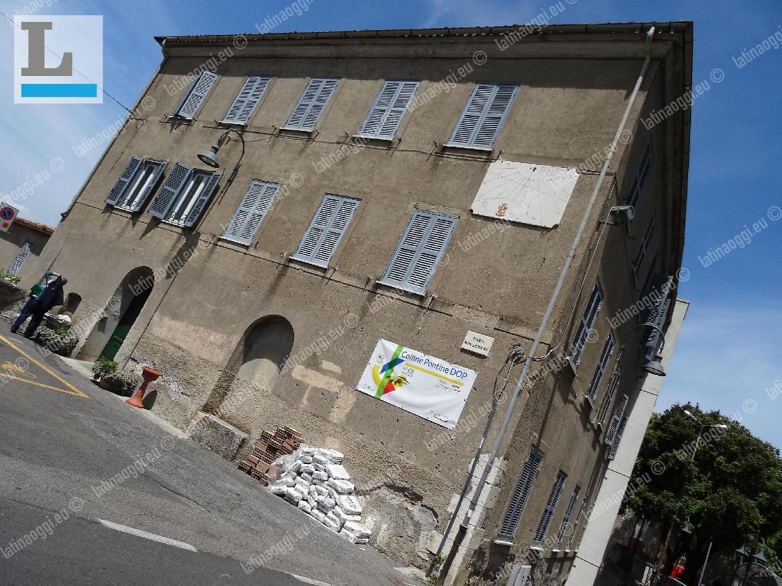 Vandali nell'ufficio tecnico, danni nel Comune di Cori