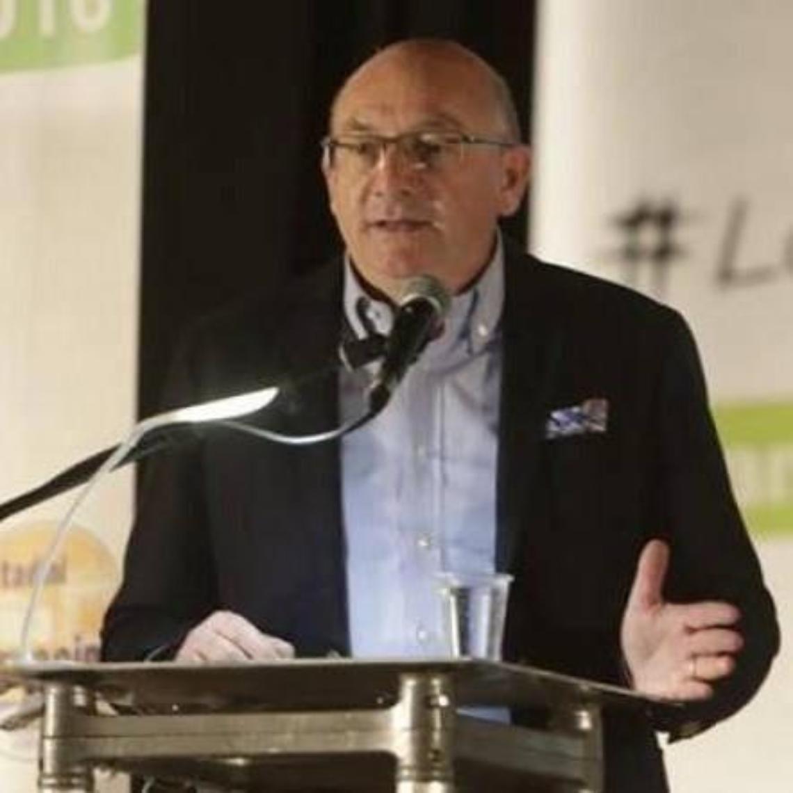 Tetto bucato e l'autobus della linea Fondi-Terracina imbarca acqua