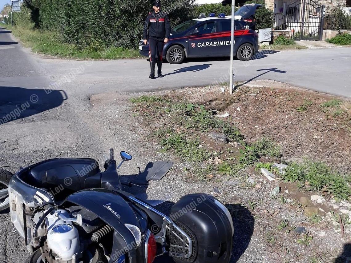 Incidente ad Ardea, prende una buca con lo scooter e finisce a terra: ferito