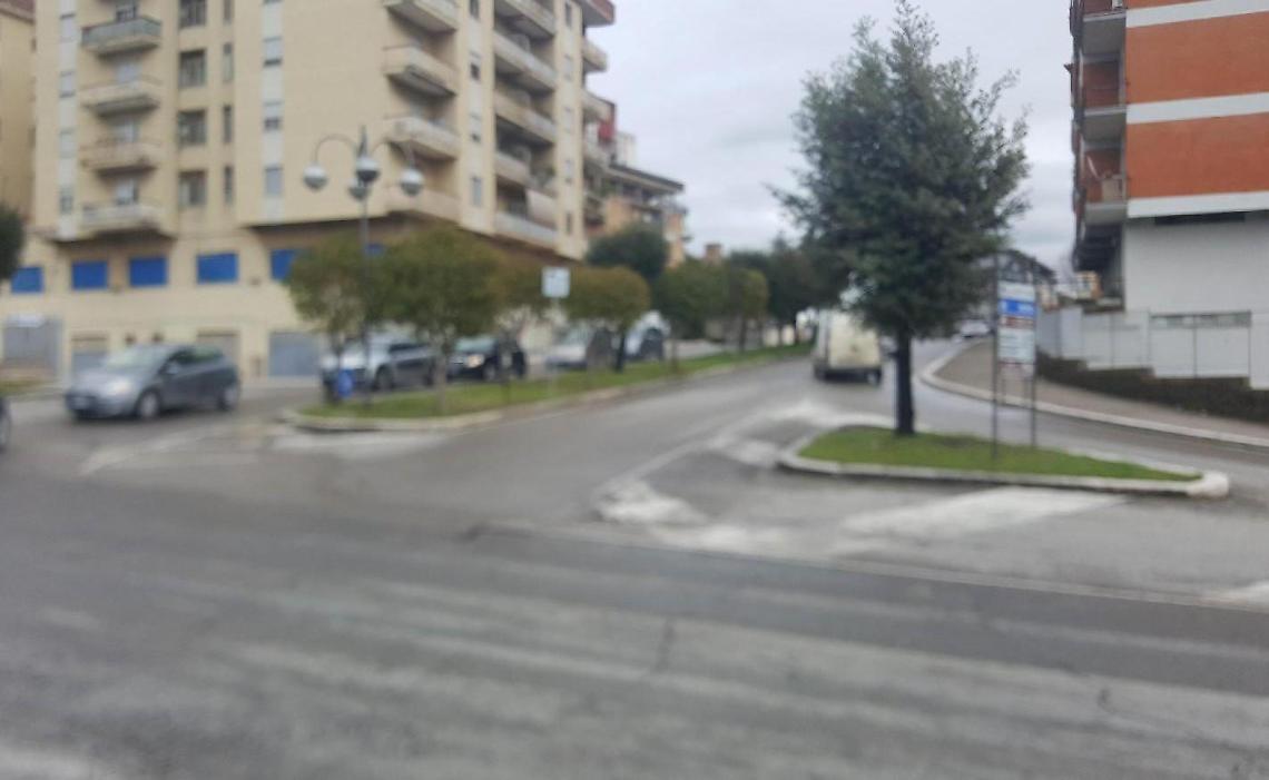 Semaforo tra via Nettunense e corso Giovanni XXIII, Possibile plaude e rilancia