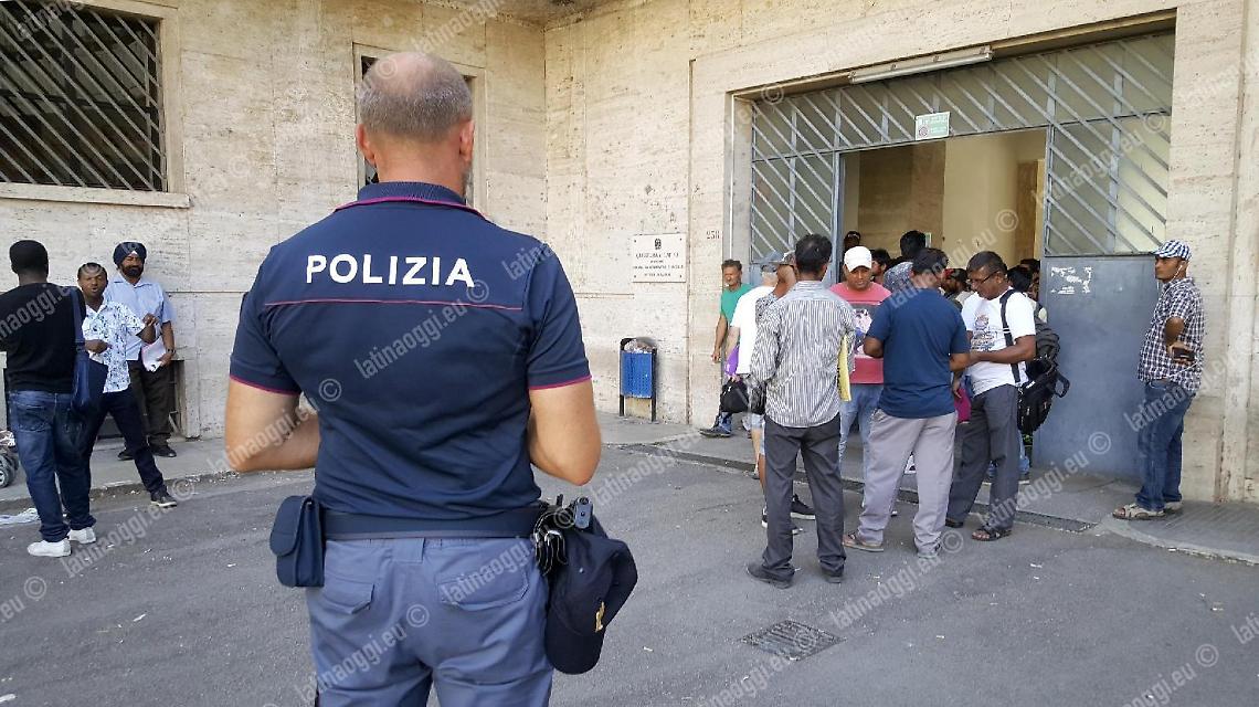 Ricercato per spaccio si presenta in Questura con la droga in tasca