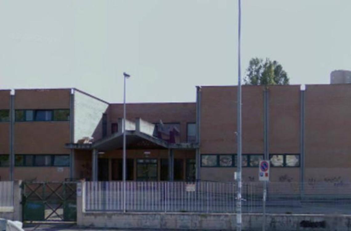 Atti osceni davanti alla scuola, maniaco bloccato dai carabinieri
