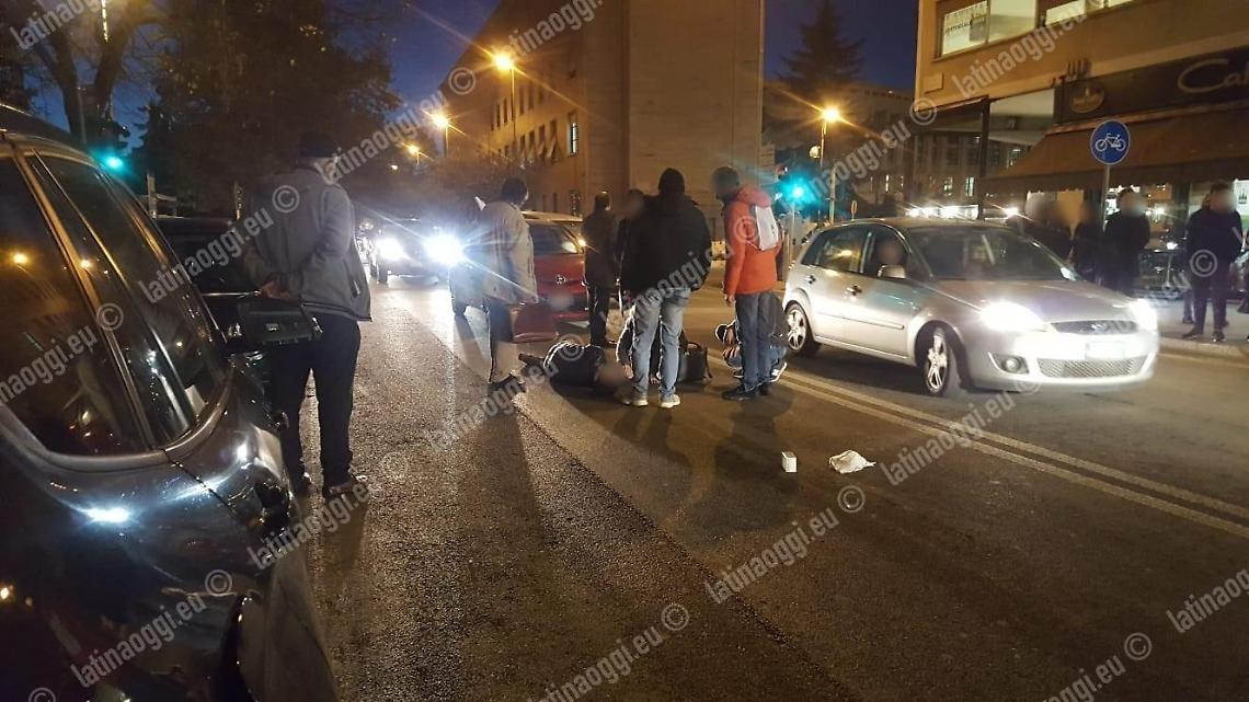 Anziano investito da un'auto mentre attraversa la strada  in viale XXI Aprile