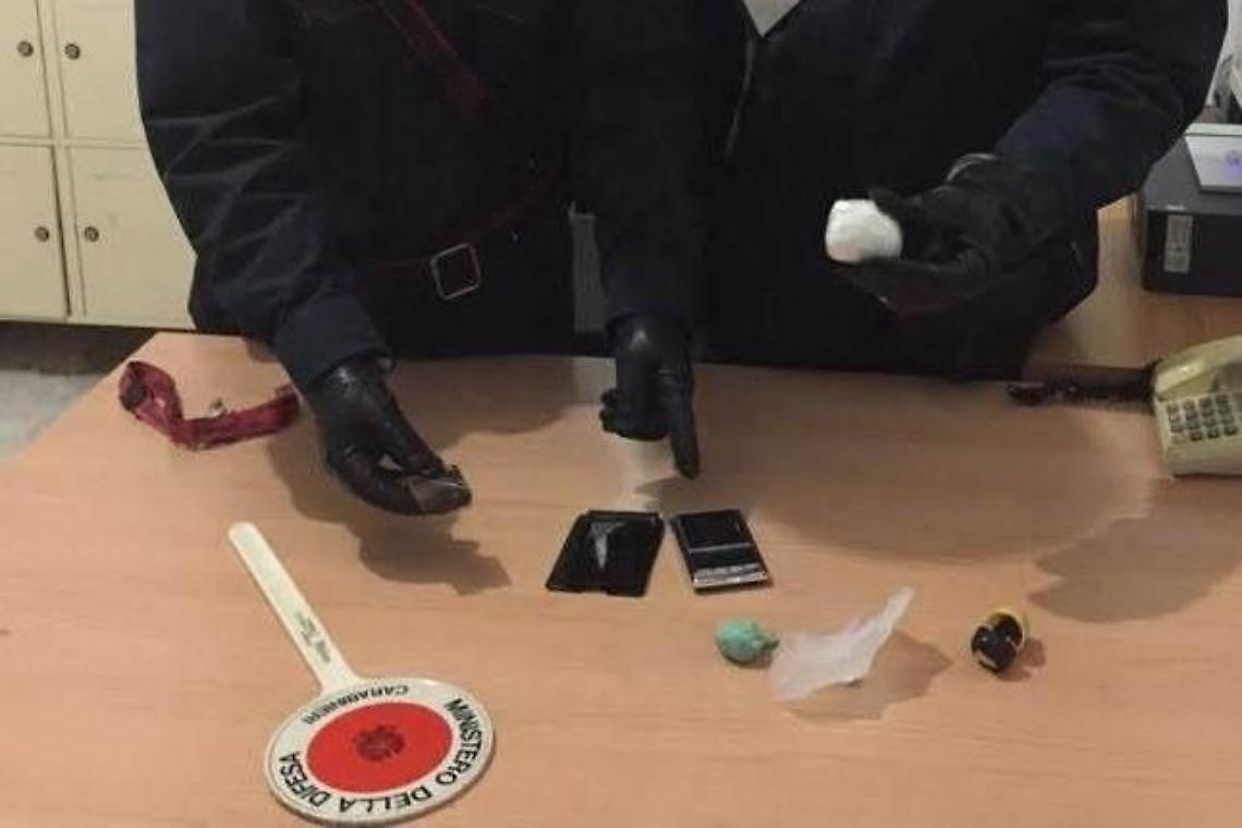 Itri, cocaina, hashish e erba in auto: arrestato un 38enne