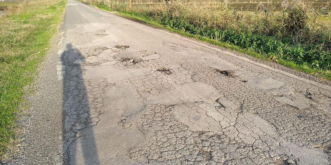 Strade colabrodo, dopo il maltempo restano le voragini sull'asfalto