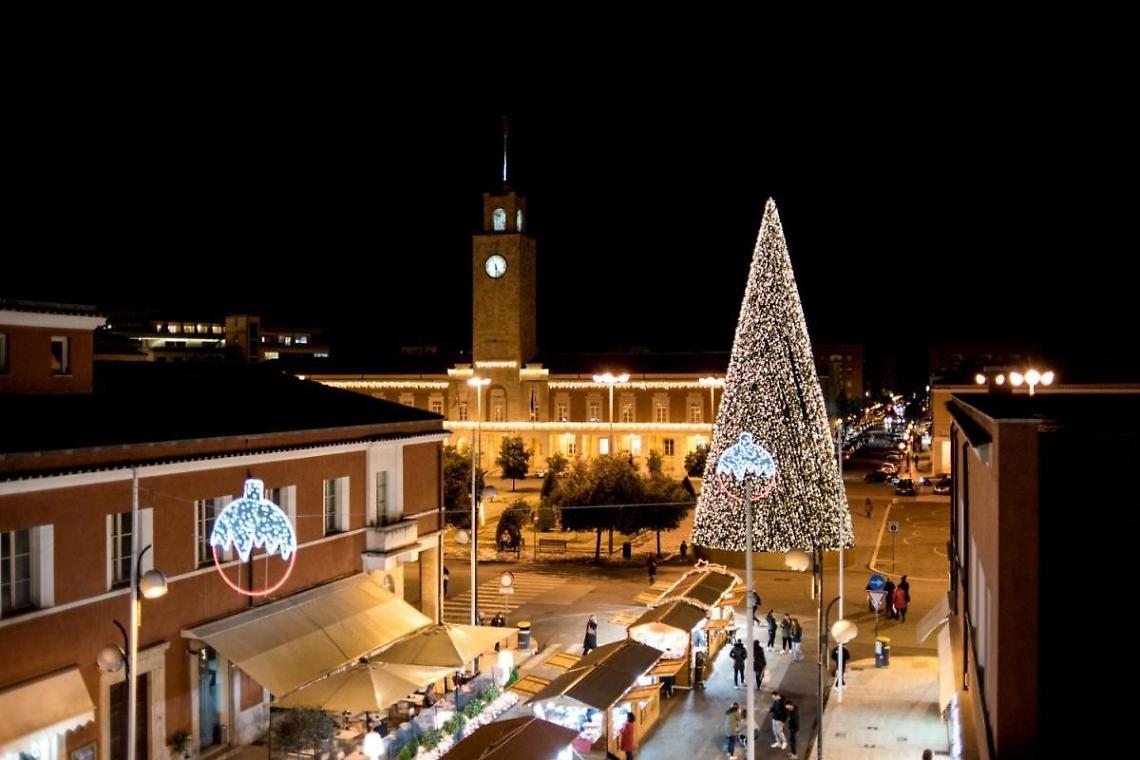 "Notte bianca" nel centro storico: oggi negozi aperti fino a mezzanotte