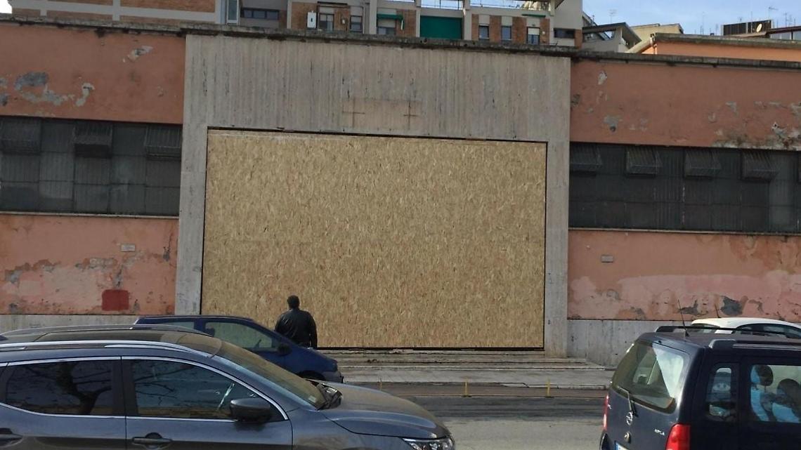 Mercato annonario, il Comune: i pannelli necessari contro il degrado