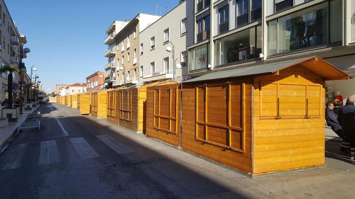 Niente mercatino della Befana a Latina, ci saranno solo le casette di legno