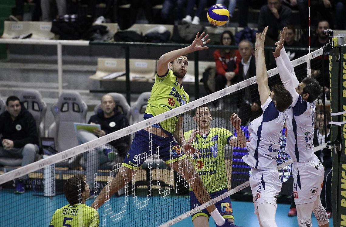 La Top Volley espugna al tie break Siena e ipoteca la salvezza