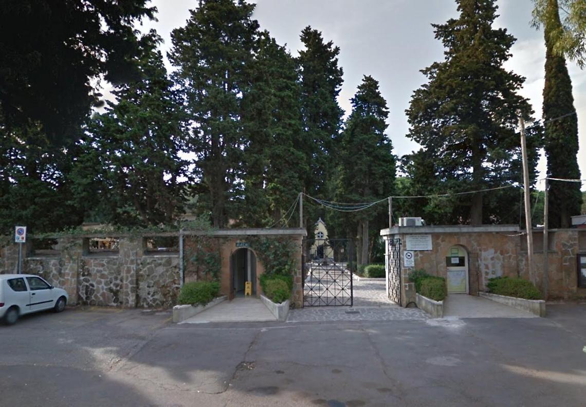 Pomezia, il cimitero &egrave; stracolmo. Si rischia l'emergenza