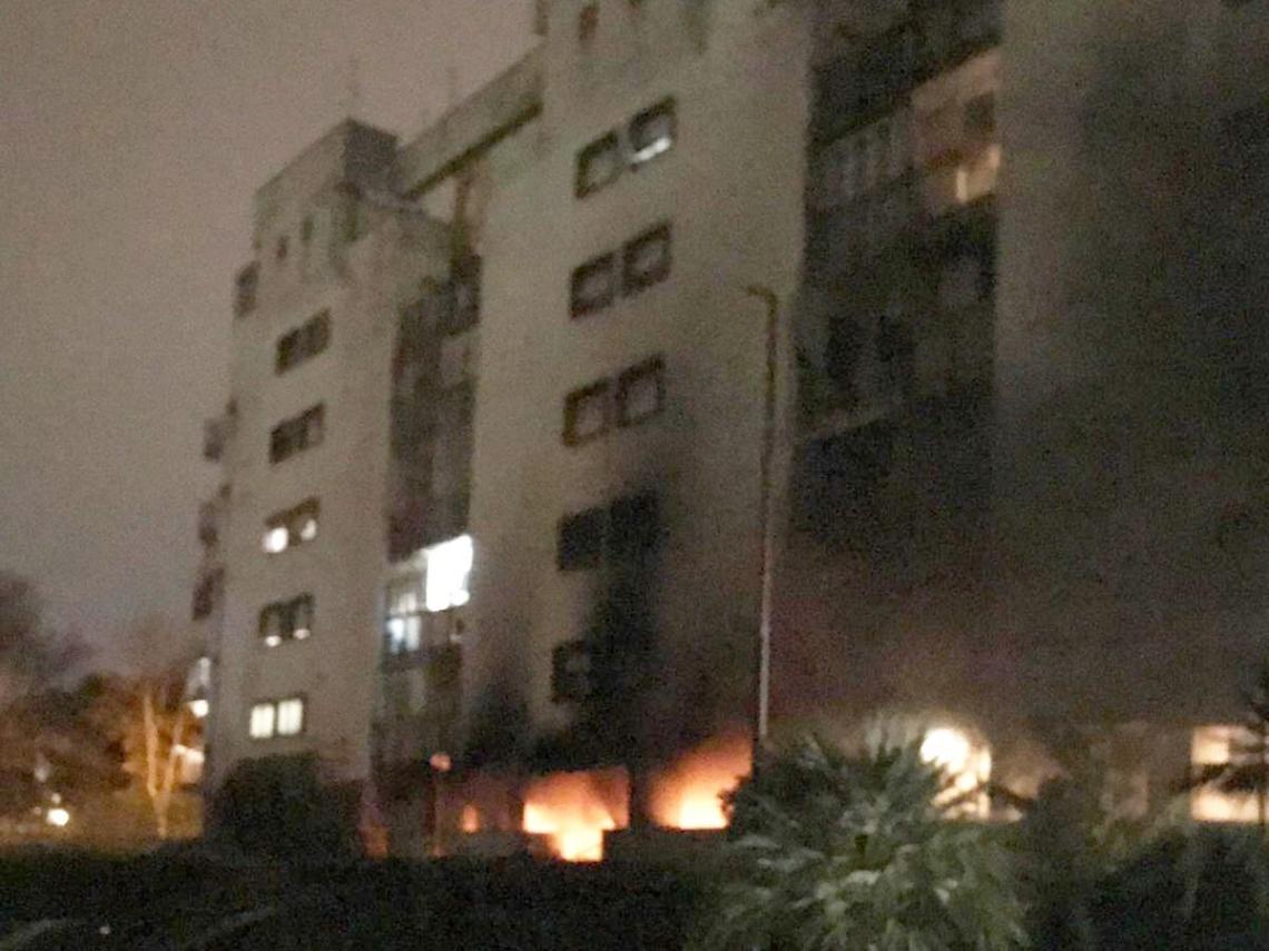Anzio, incendio nel portico delle case popolari in zona ex Pretura