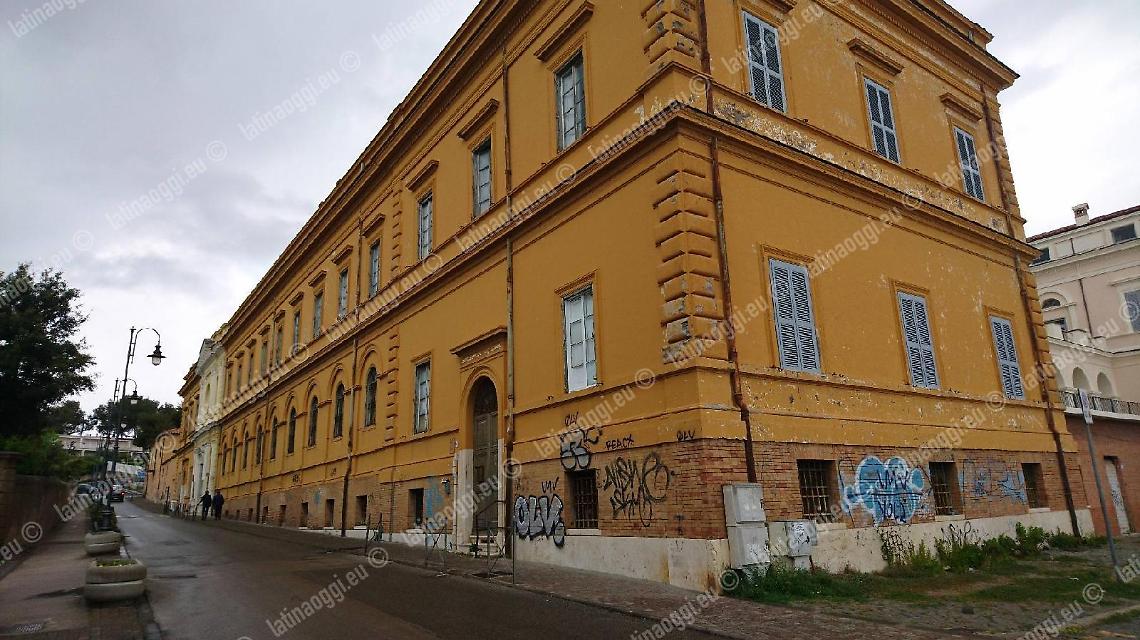 Nettuno, ex Divina Provvidenza: il Comune sfratta pure il parroco