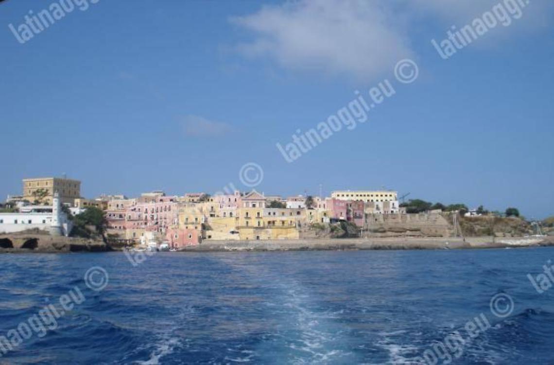 Maltempo e mare mosso, impossibili i collegamenti con Ventotene