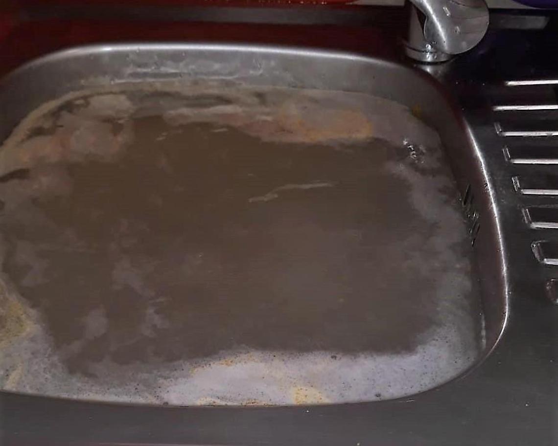 Liquidi fognari dal lavandino, dieci giorni da incubo per due anziani