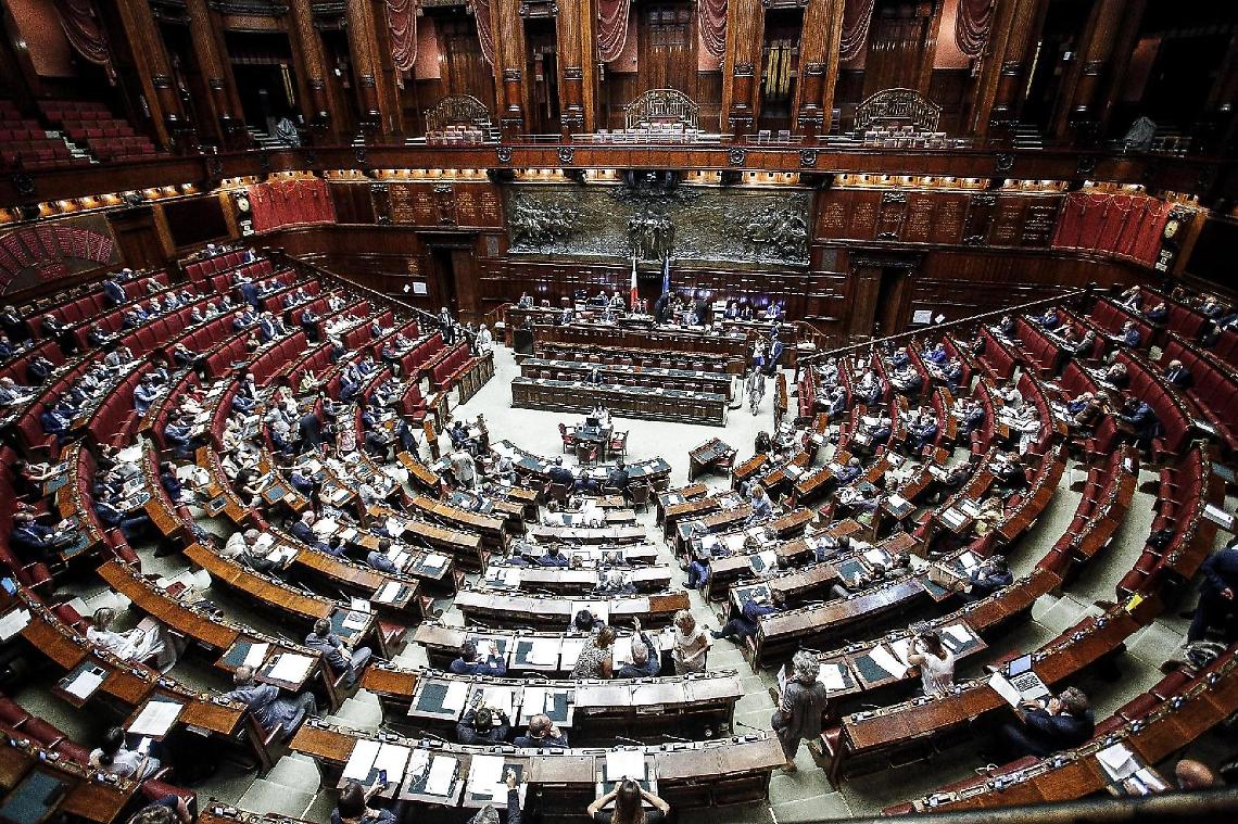 Allarme meningite per tre classi dopo la visita alla Camera