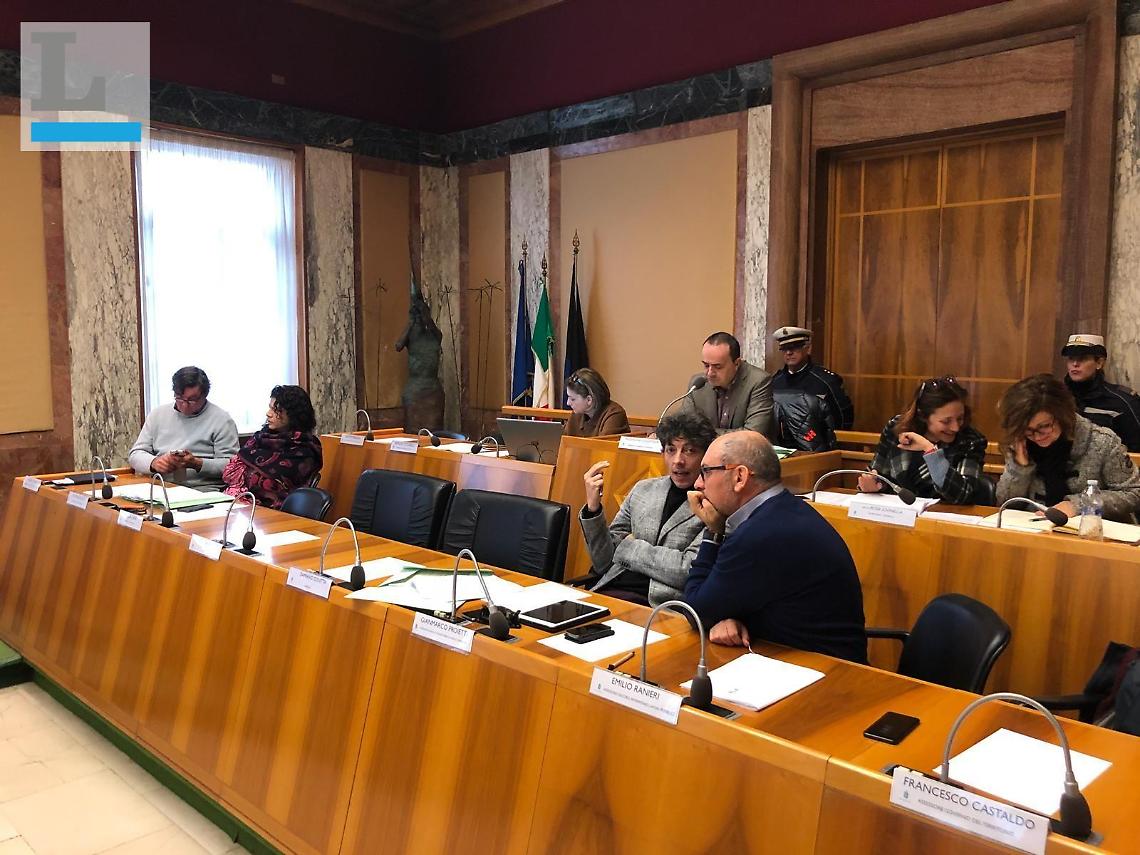 Giunta comunale, indagati, bugiardi e negazionisti