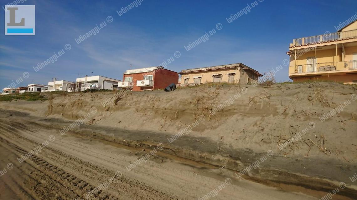 Ardea, erosione costiera: il mare mangia spiaggia e dune