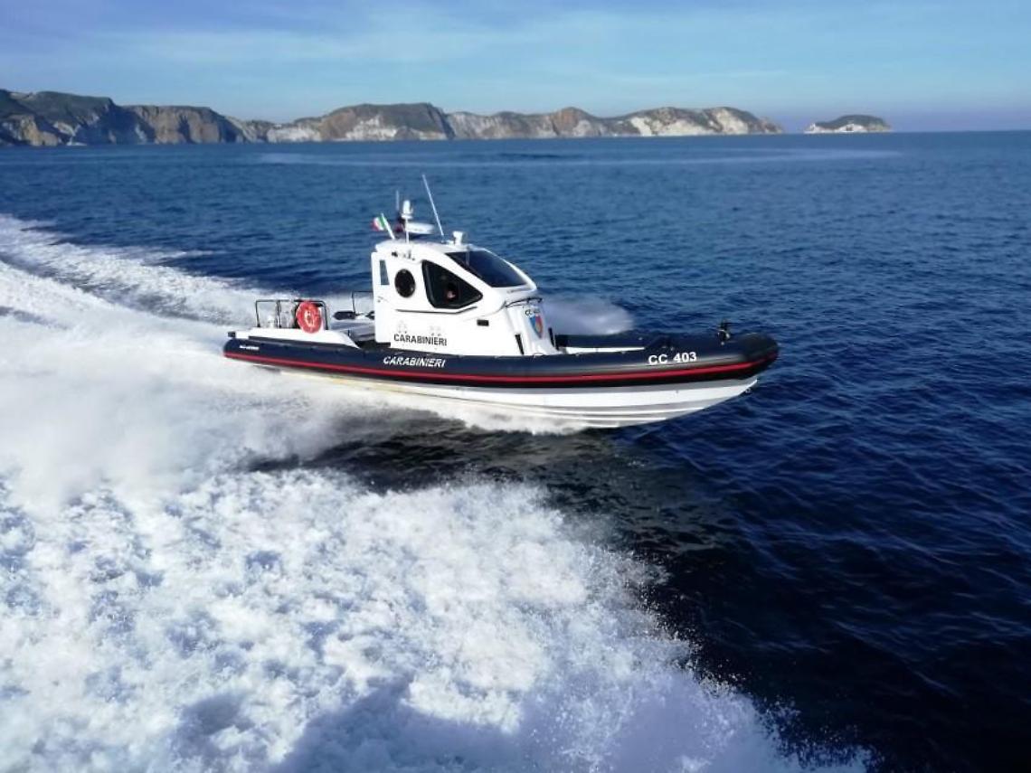 Pescava con una rete non conforme alla normativa vigente: 4.000 euro di multa