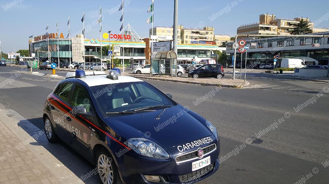 Latina, picchia la ex fidanzata al centro Morbella: giovane arrestato