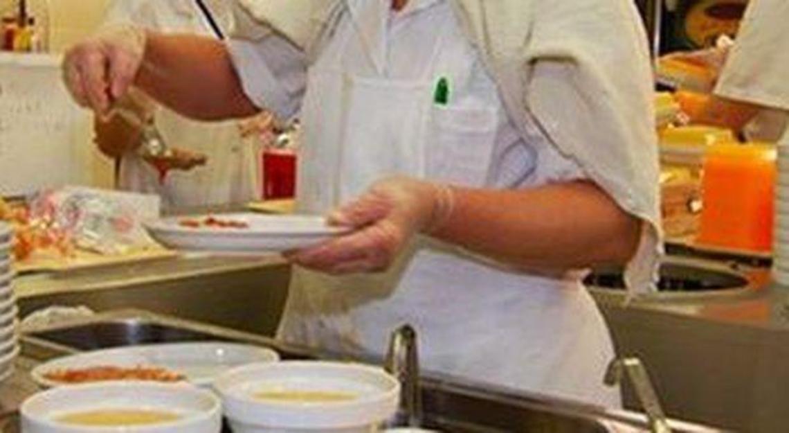 Arrivano a lavoro e scoprono di essere state licenziate