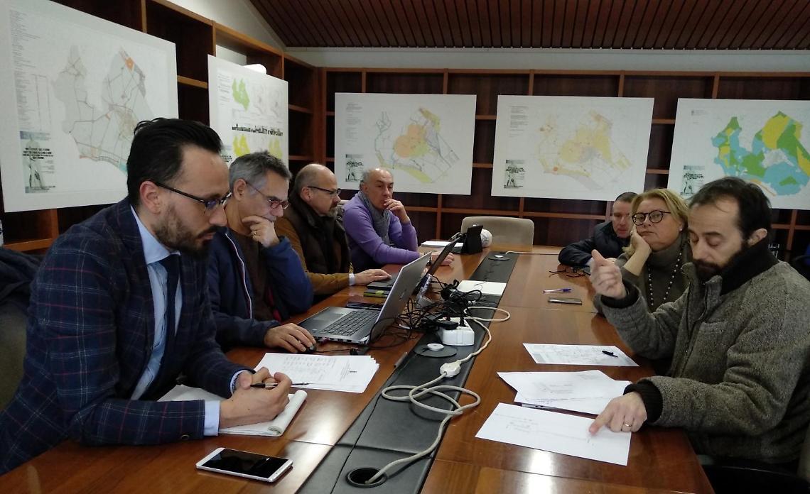 Dieci dissuasori a scomparsa per il mercato di Latina Scalo