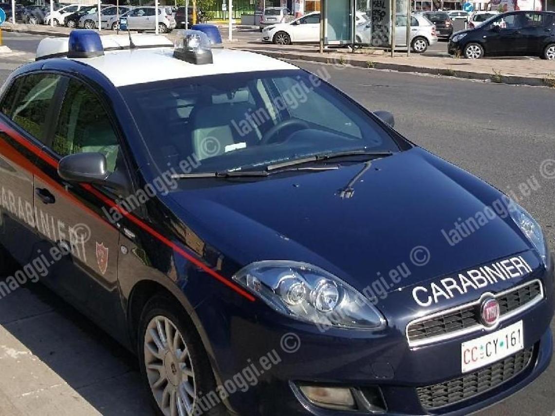 Minaccia i genitori per avere soldi anche mentre &egrave; ai domiciliari