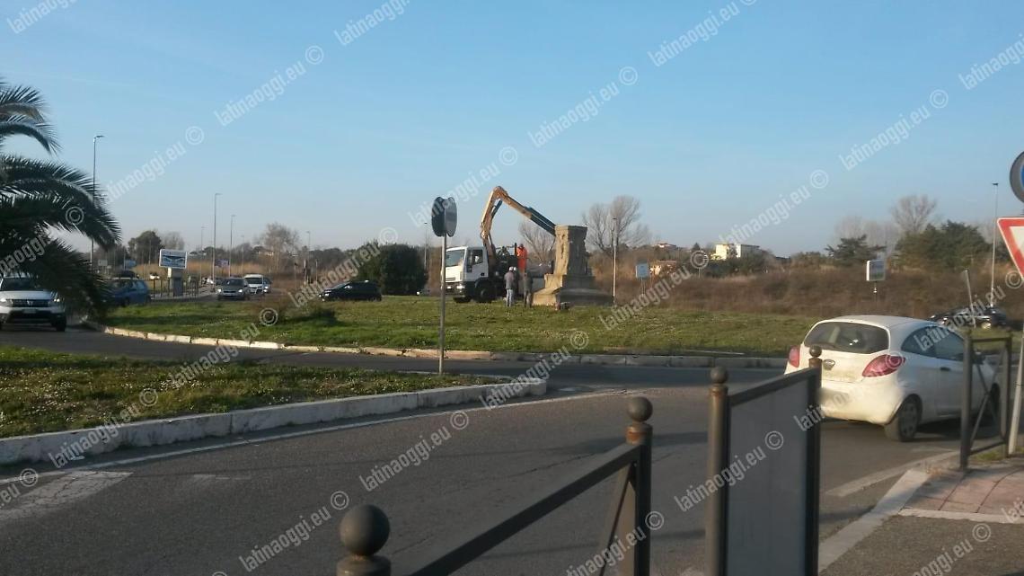 Ardea, la Statua dell'Airone rimossa dal basamento di via Laurentina