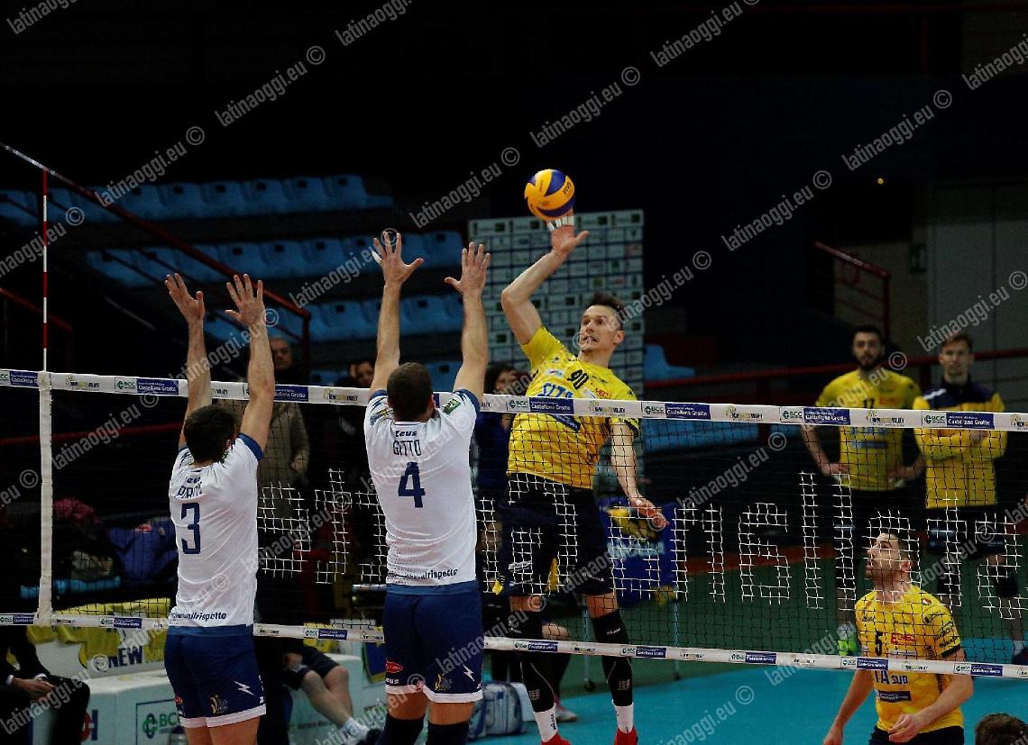Tie break amaro per la Top Volley Latina in terra pugliese
