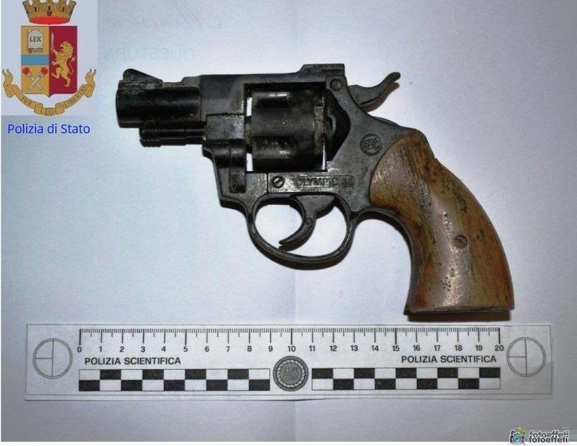 Terracina, trovato un revolver nei giardini dell'ospedale "Fiorini"