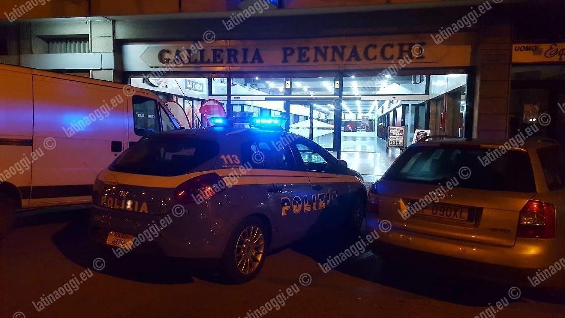 Rapine armate, ricerche serrate dei banditi