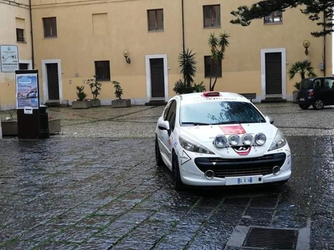 Motori rombanti tra le strade di Formia: ecco il rally