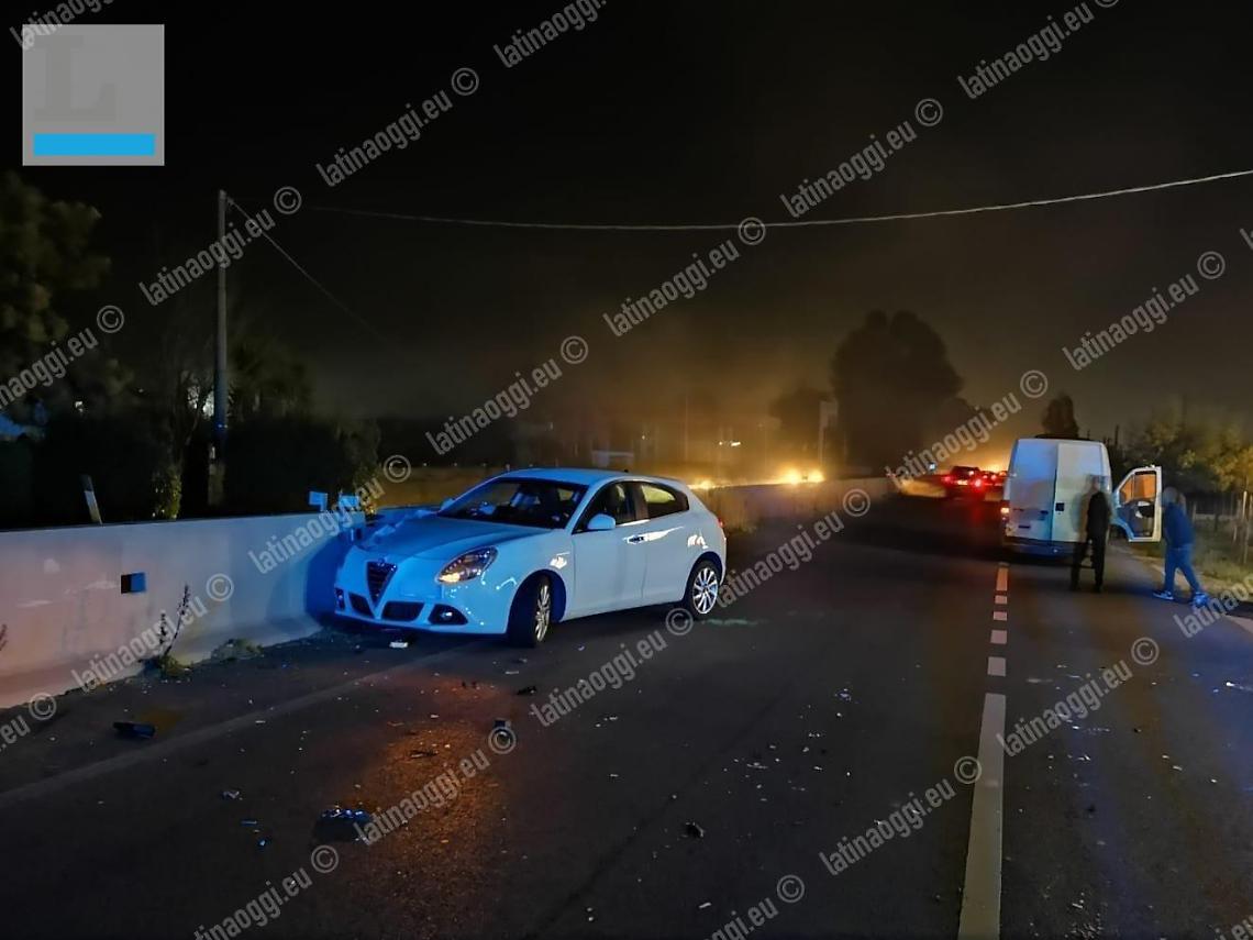 Latina, incidente stradale sulla Pontina: auto contro furgone