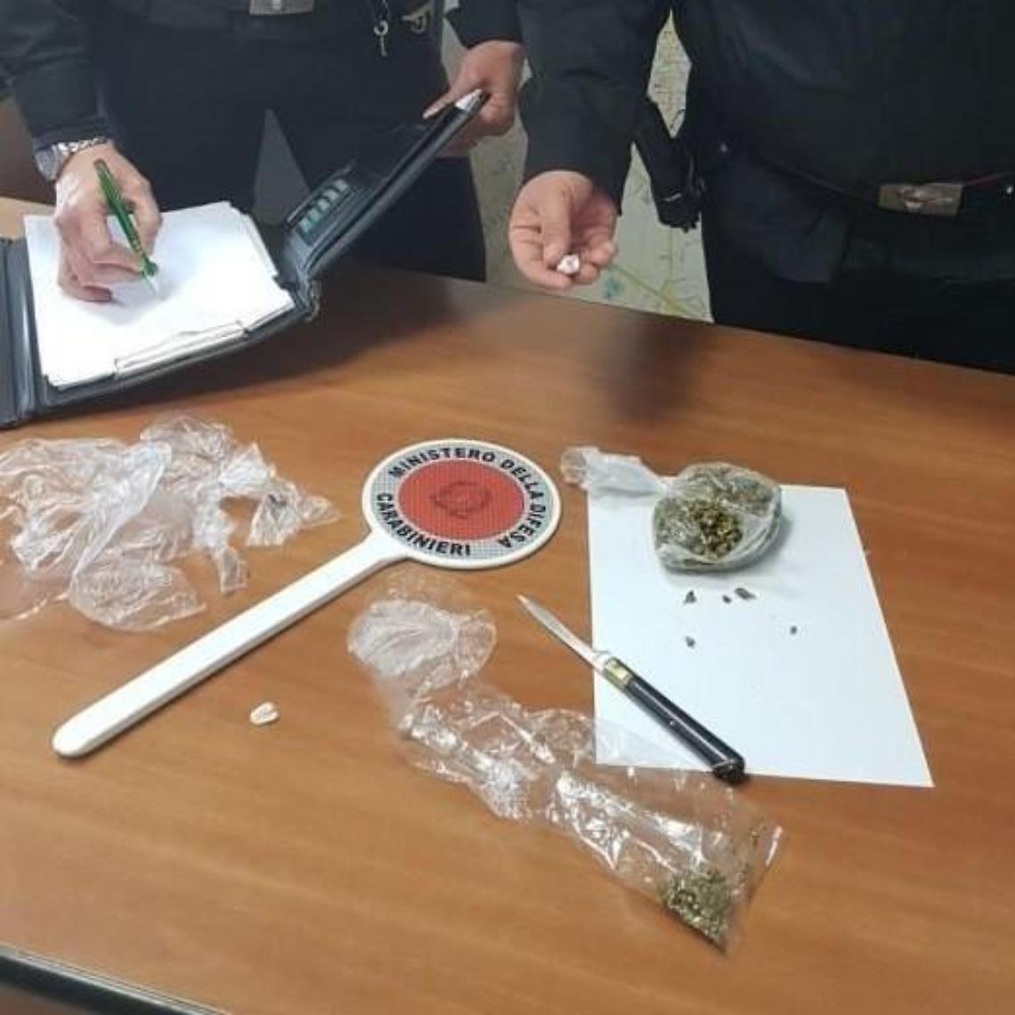 Sorpreso mentre vendeva cocaina: arrestato un pusher di 48 anni