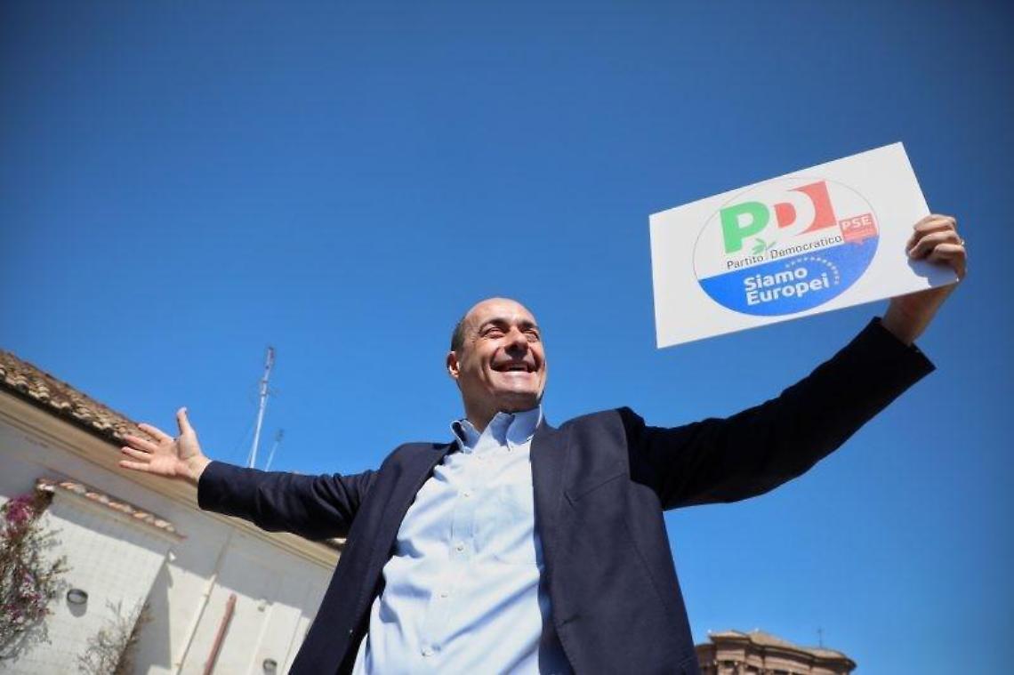 Zingaretti ecco il nuovo simbolo Pd: "Uniti per fermare la deriva sovranista"