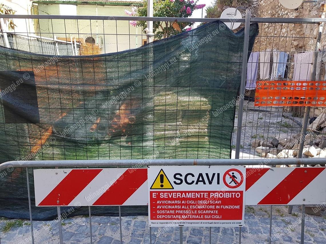 Sezze, cantiere infinito nel centro storico. Commercianti infuriati