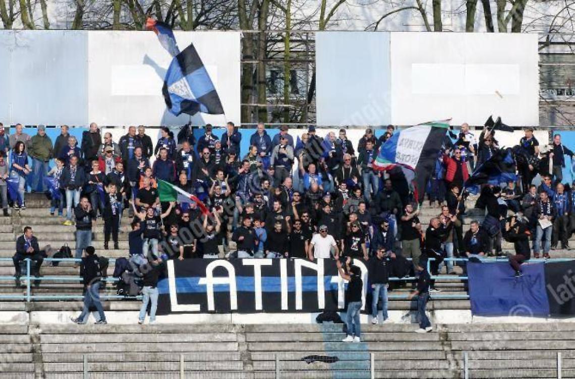 Tifosi dell'Avellino aggrediti in aeroporto, denunciati 14 ultras del Latina