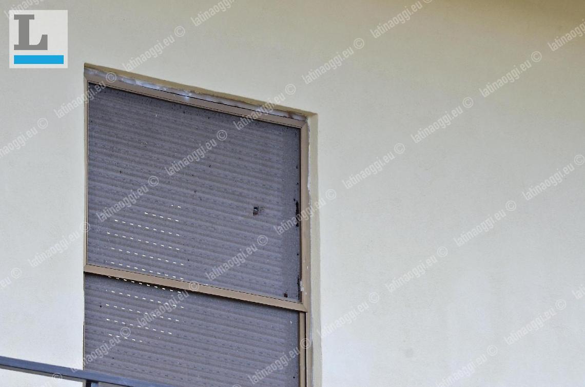 Intimidazioni fotocopia a colpi di pistola. Due case nel mirino