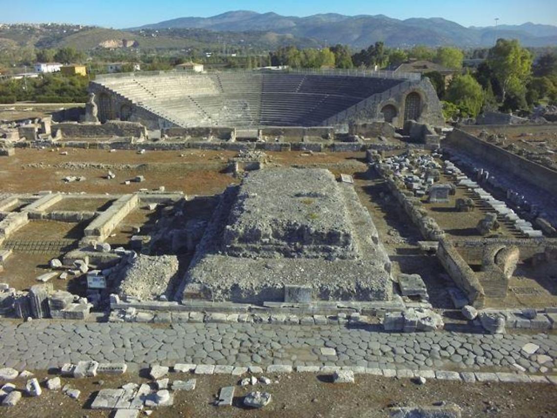 Pasqua, Via Crucis al Comprensorio Archeologico di Minturnae