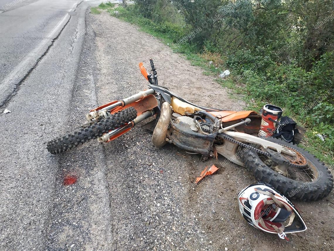 Centauro cade dalla moto sulla Marittima, elitrasportato al San Camillo