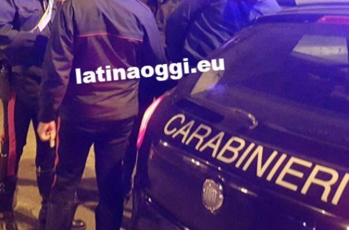Anzio: ruba bottiglie di vino nel ristorante, poi cade e si fa male. Denunciato