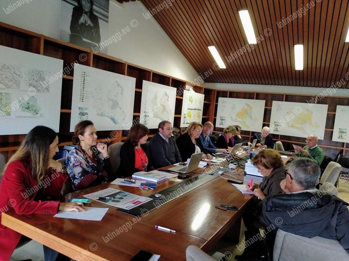 Edificio in via Piave e zona camper sulla Migliara, casi per l'Urbanistica