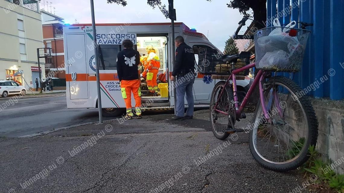 Investe un uomo in bicicletta e scappa, caccia al pirata della strada