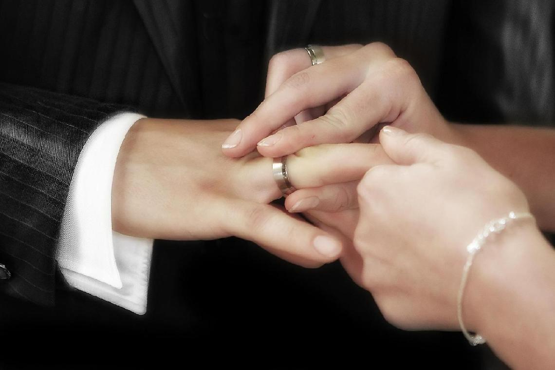 Si sposa due volte, 53enne di Aprilia a processo per bigamia