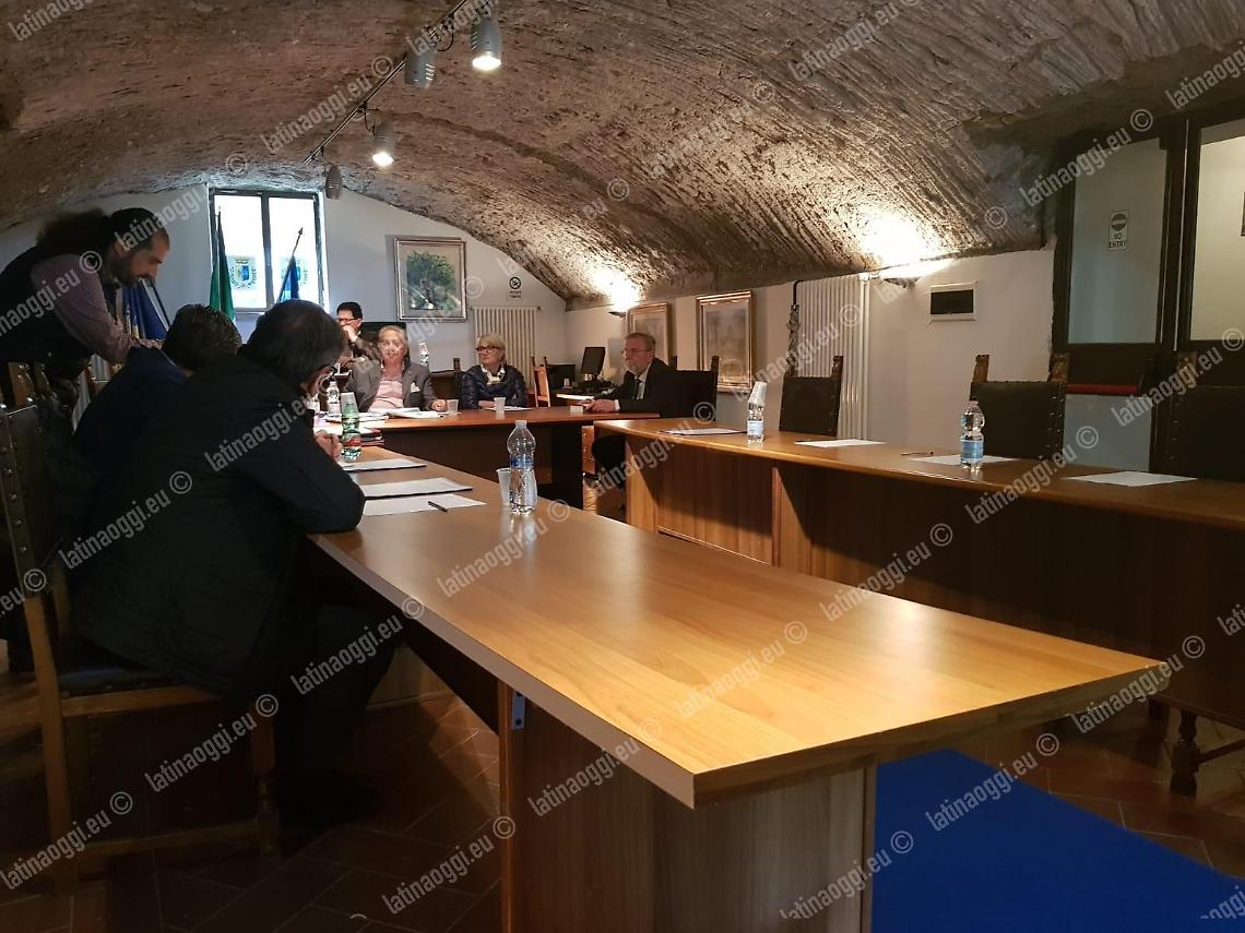 Sermoneta, il Consiglio comunale approva la sfiducia al sindaco