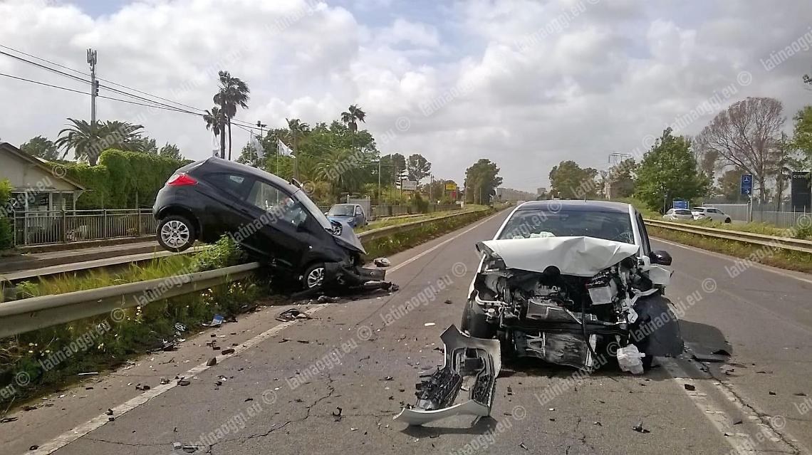 Latina, scontro sulla Pontina: &egrave; grave la donna ferita nell'incidente