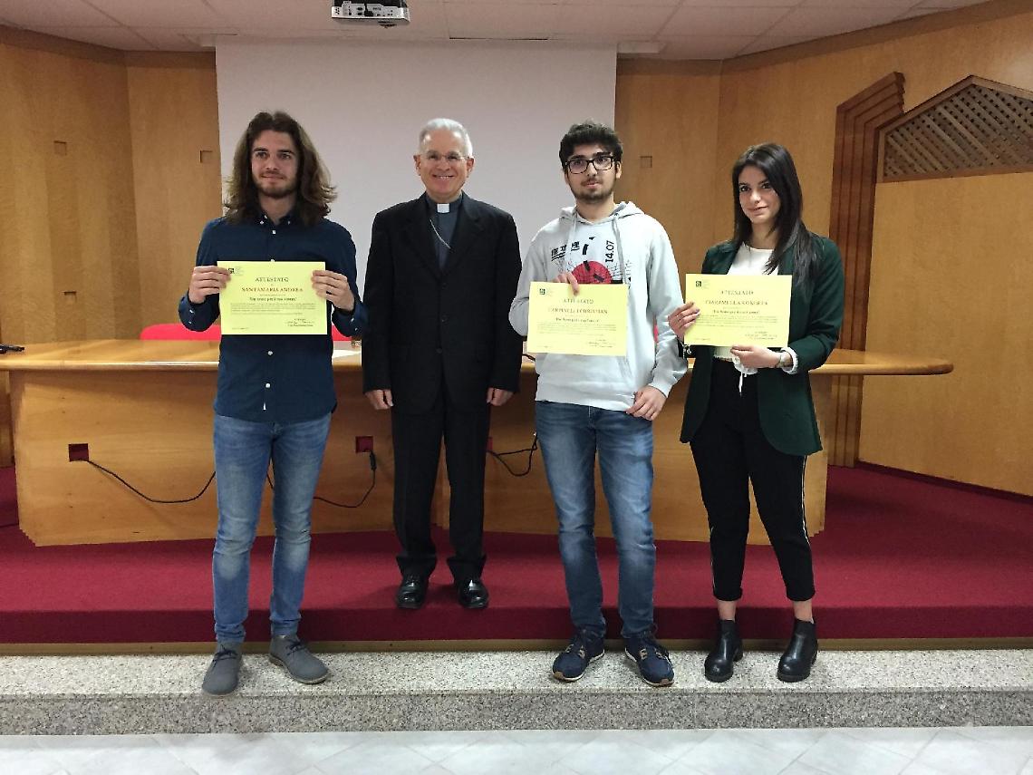 Giovani e lavoro, il vescovo Crociata ha premiato i vincitori&acirc;&euro;&lsaquo; del concorso