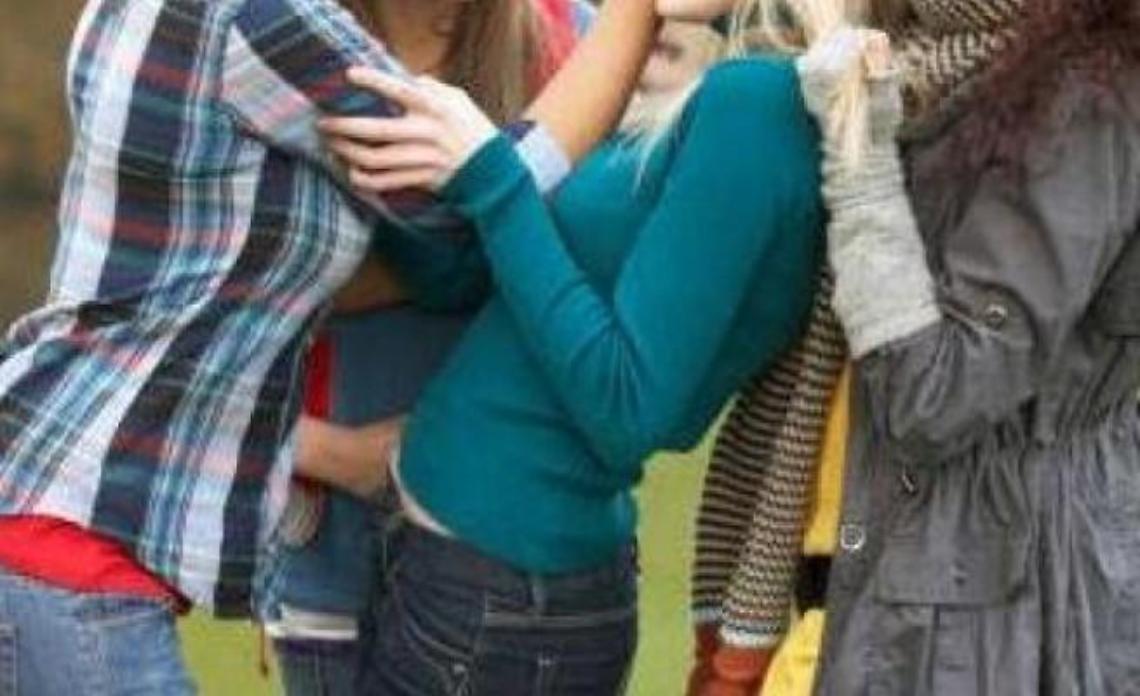 Bullismo, denunciate 3 giovani che hanno insultati e aggredito una compagna